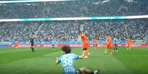 0-2！大连队“大热必死”，12分钟丢掉2球，2大后卫连续失误