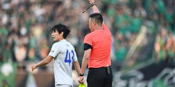 九游中国官网-申花1比1战平浙江队，杨皓宇赛后被球迷质疑，直言他以后别上了