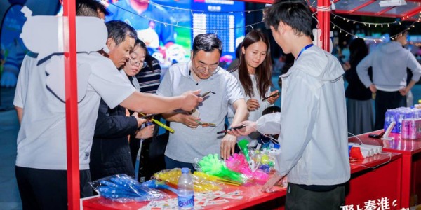 九游娱乐入口-两大会场同步开启、主题市集助燃夜经济，上秦淮“苏超第二现场”解锁观赛新体验|江苏足球联赛|足球赛|南京|商圈|足球_新浪体育_新浪新闻